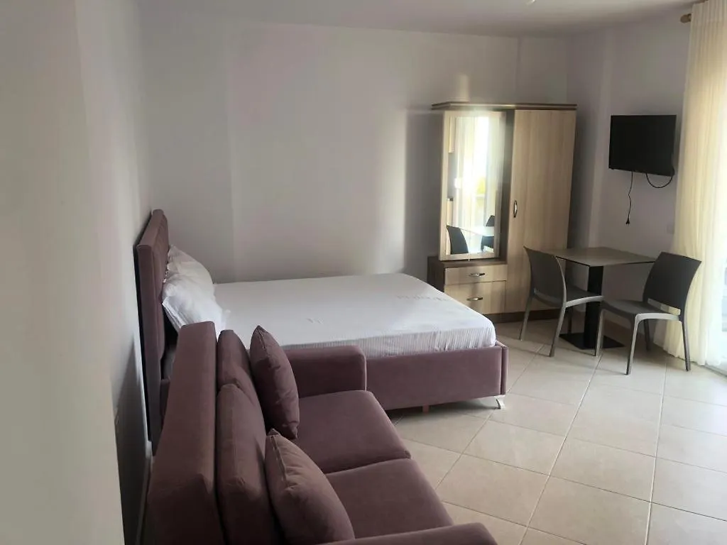 Hotel Mario, Shengjin