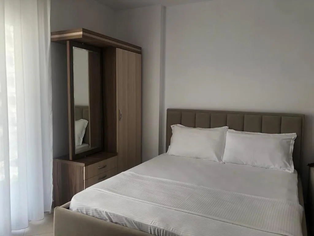 Hotel Mario, Shengjin