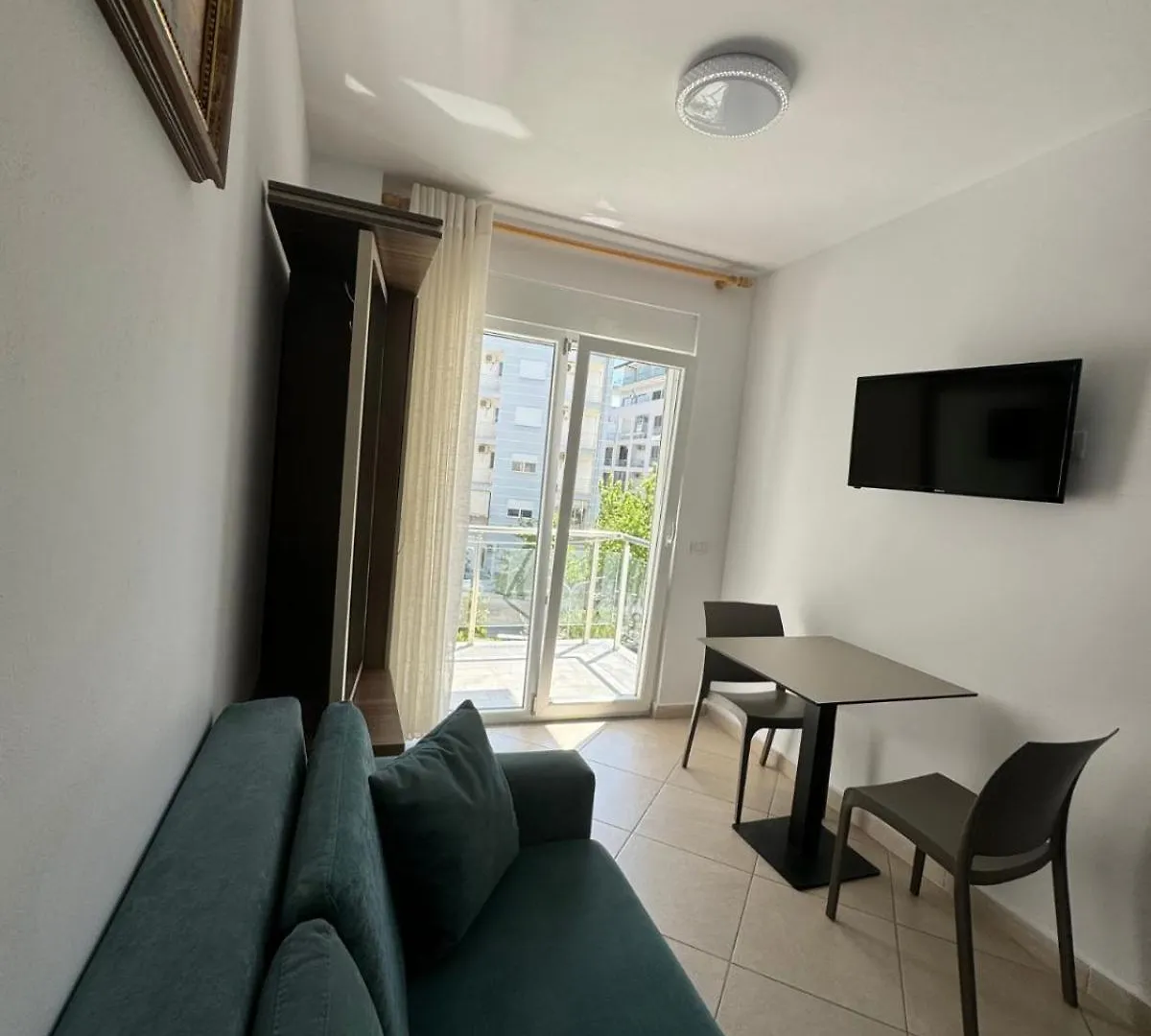 Hotel Mario, Shengjin