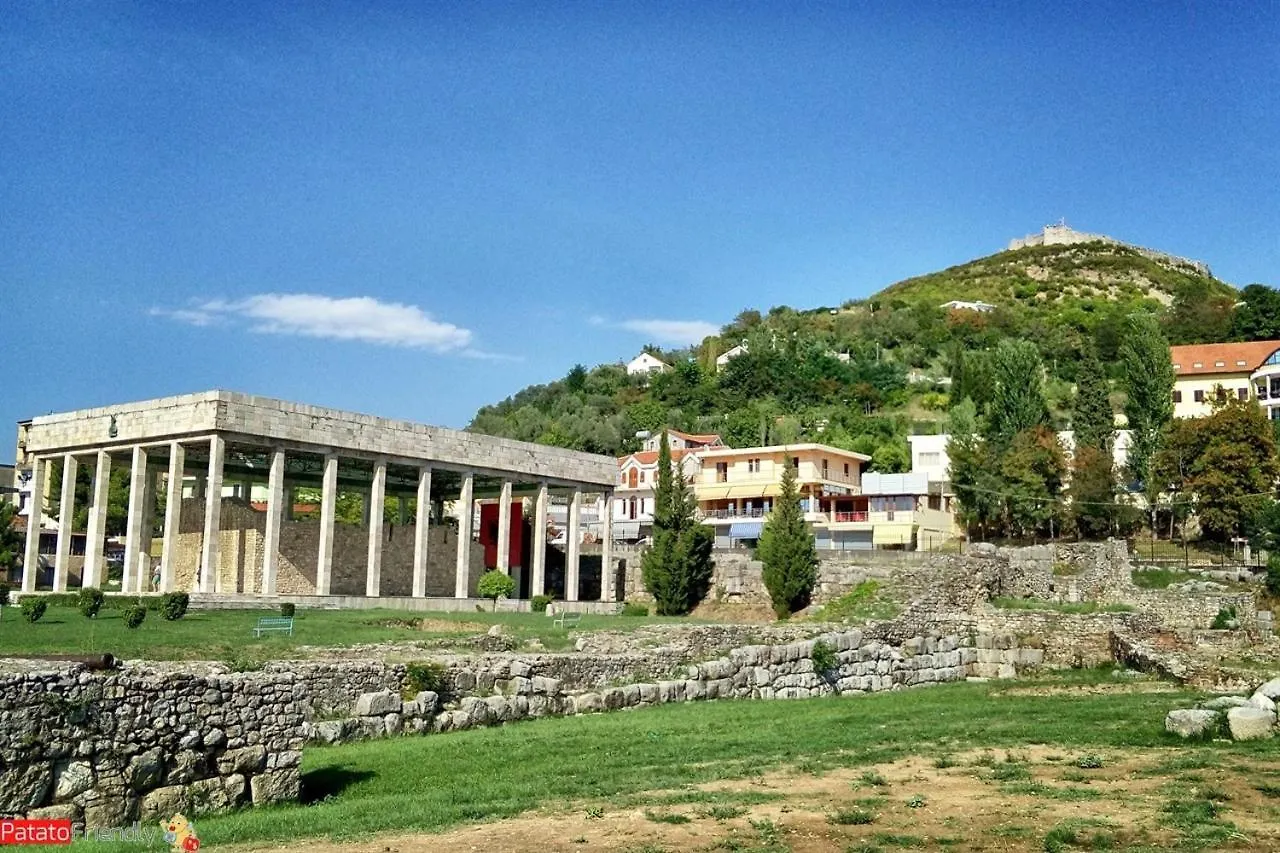 Hotel Mario, Shëngjin