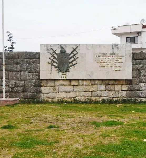 Hotel Mario, Shëngjin